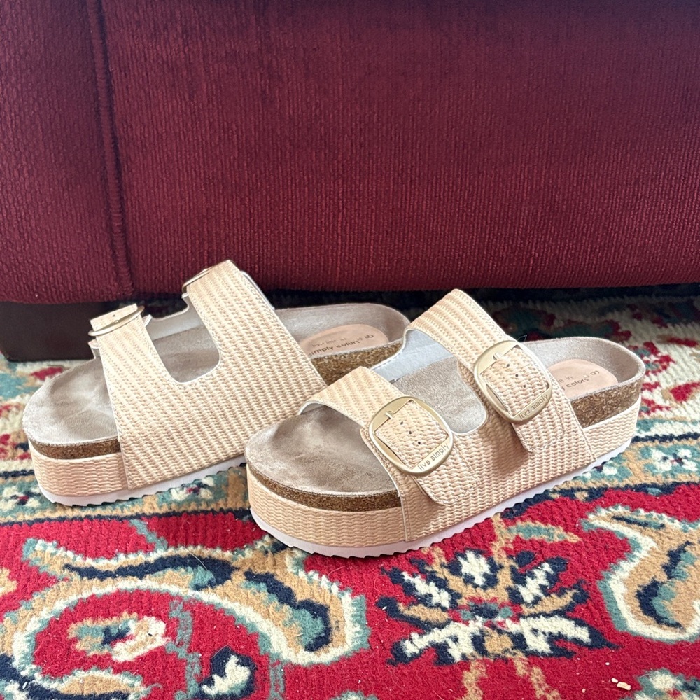 NWOT Sandals